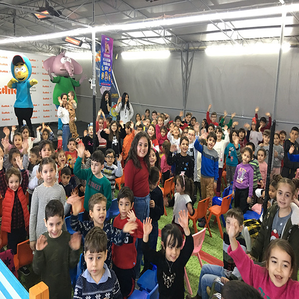Özdilek İzmir'den Çocuklara Eğlence Dolu Tatil Hediyesi